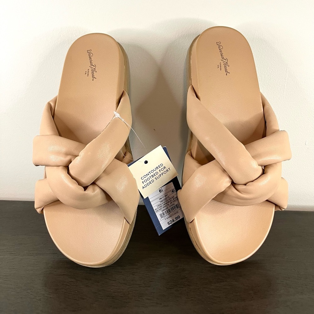 NWT Sz 6.5 Tan Sandals by Universal Threads Retail $24.99